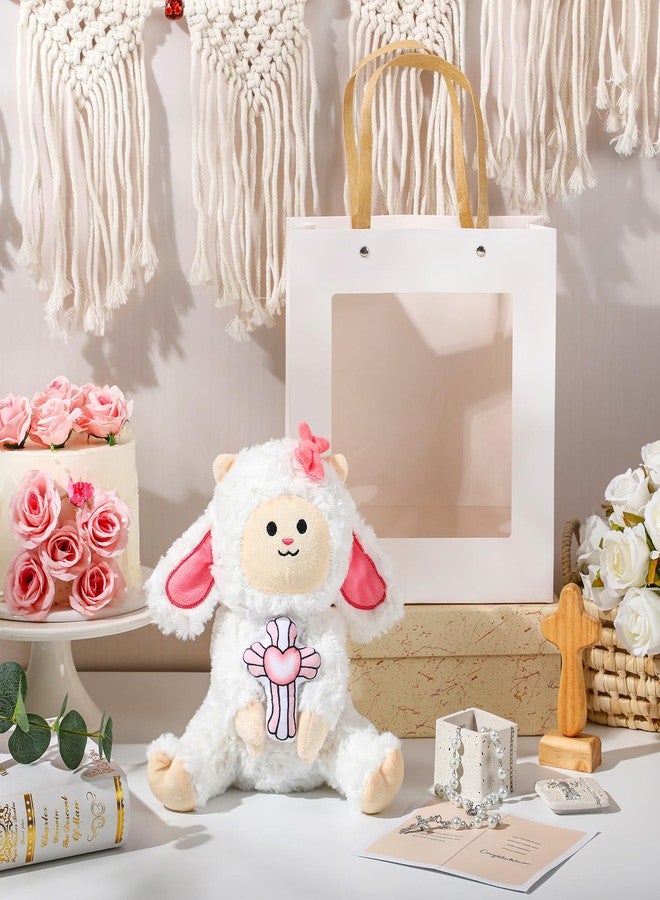 مجموعة هدايا سيمجوينج الكاثوليكية المكونة من 5 قطع لحفلات تعميد الفتيات، تتضمن دمية خروف مباركة من القطيفة مقاس 9 بوصات، ومسبحة "أول مسبحة" مع صندوق تذكاري وبطاقة وحقيبة يد، مثالية لحفلات استقبال المولود الجديد والمناولة الأولى. - Image 4